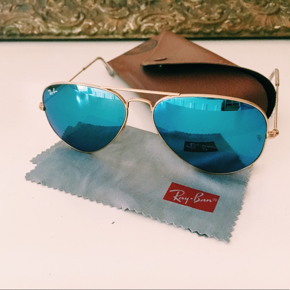 Ray-Ban Aviator Sunglasses with Blue Mirrored Lenses and Gold Frame